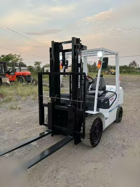 Carretilla elevadora TCM 830: foto 7