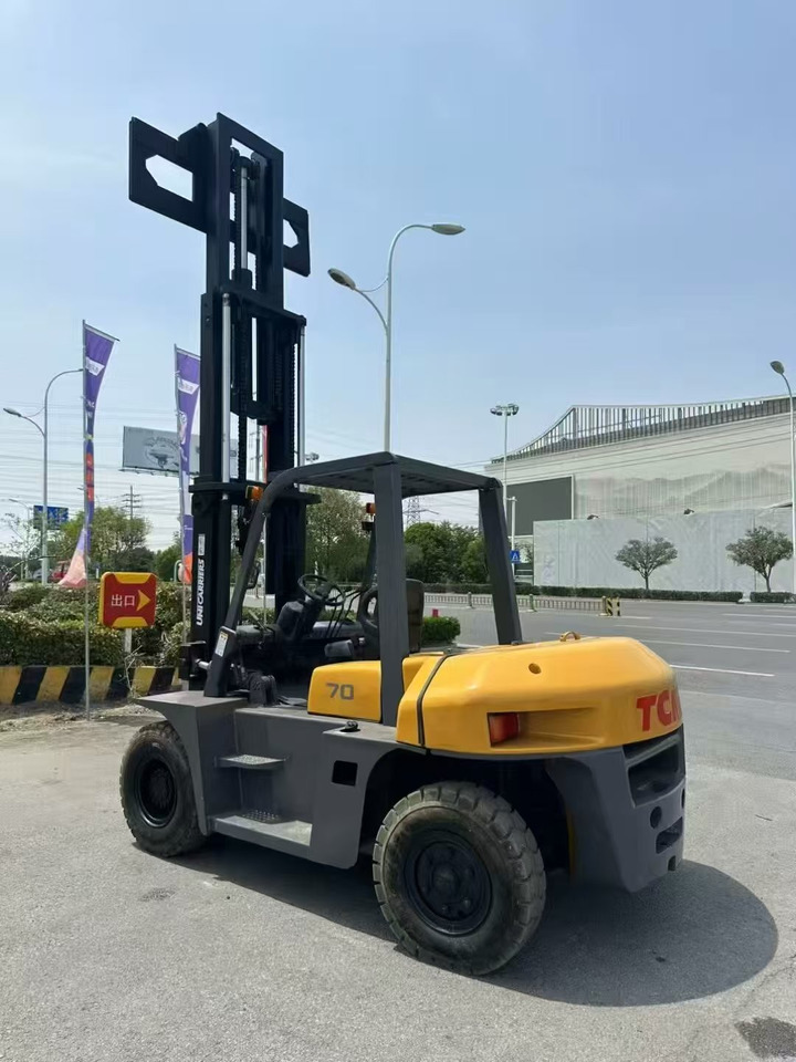 TCM FD70 - Plataforma de mástil vertical: foto 1 TCM FD70 - Plataforma de mástil vertical: foto 1