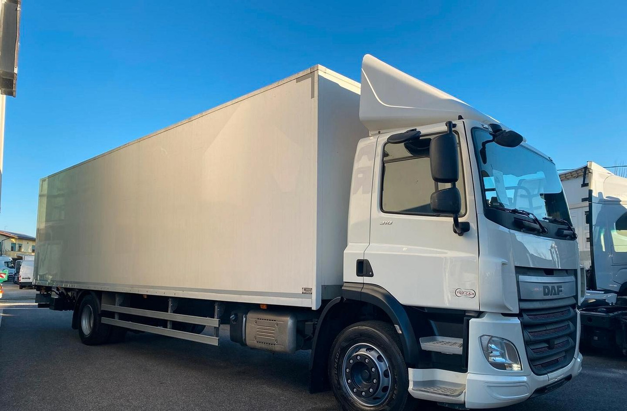 DAF 310 FA CASSONE E SPONDA EURO 6 - Camión caja cerrada: foto 4 DAF 310 FA CASSONE E SPONDA EURO 6 - Camión caja cerrada: foto 4