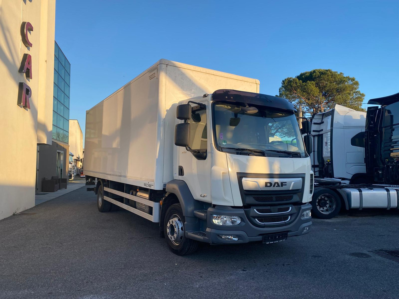 DAF LF 260 FA - Camión caja cerrada: foto 3 DAF LF 260 FA - Camión caja cerrada: foto 3