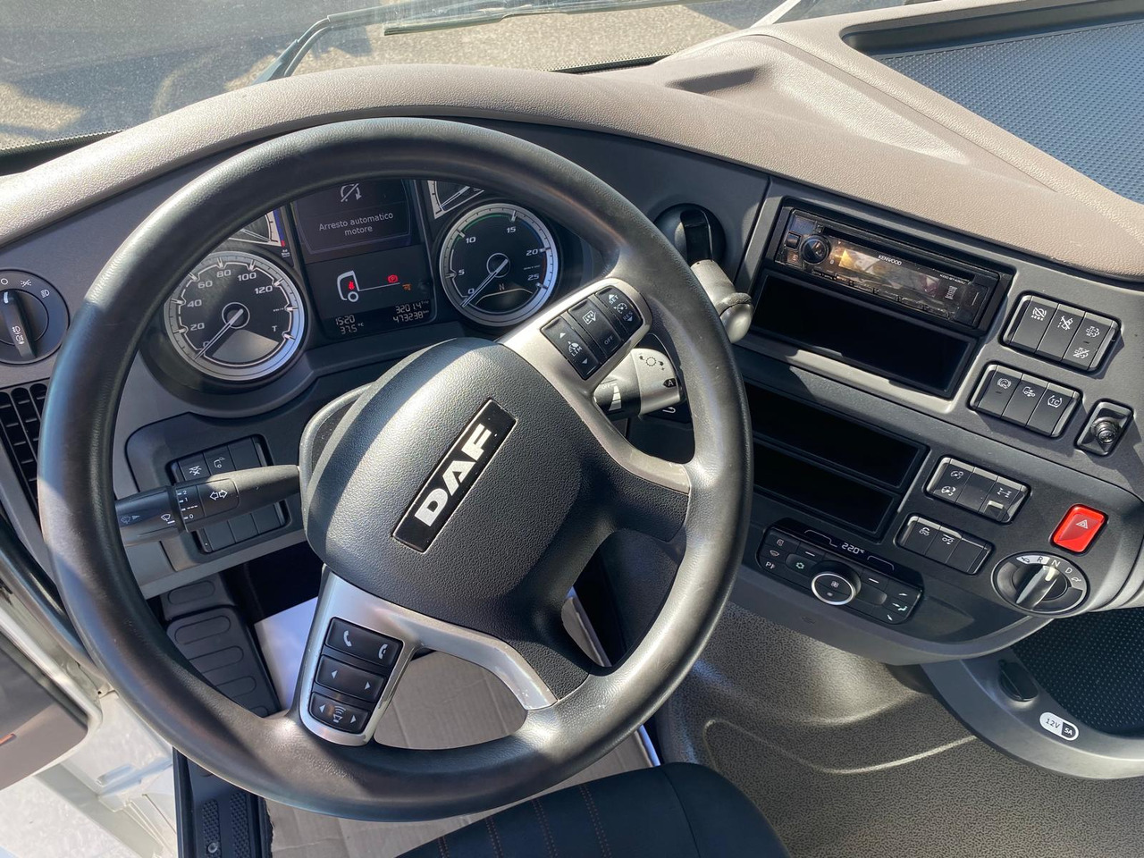 Camión chasis DAF XF 480: foto 8