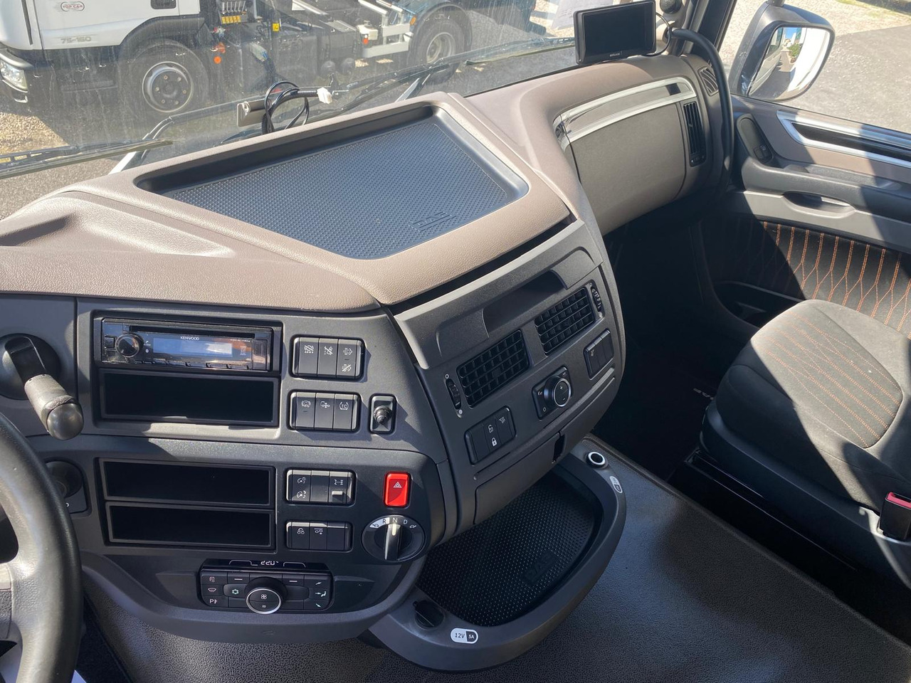 Camión chasis DAF XF 480: foto 10