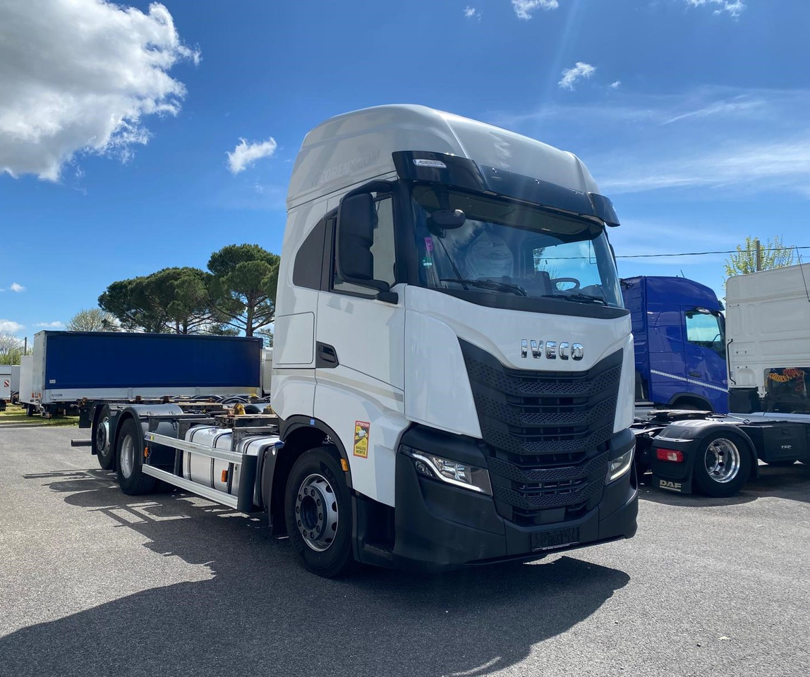 IVECO S-WAY AS260S48 - Camión chasis: foto 2 IVECO S-WAY AS260S48 - Camión chasis: foto 2