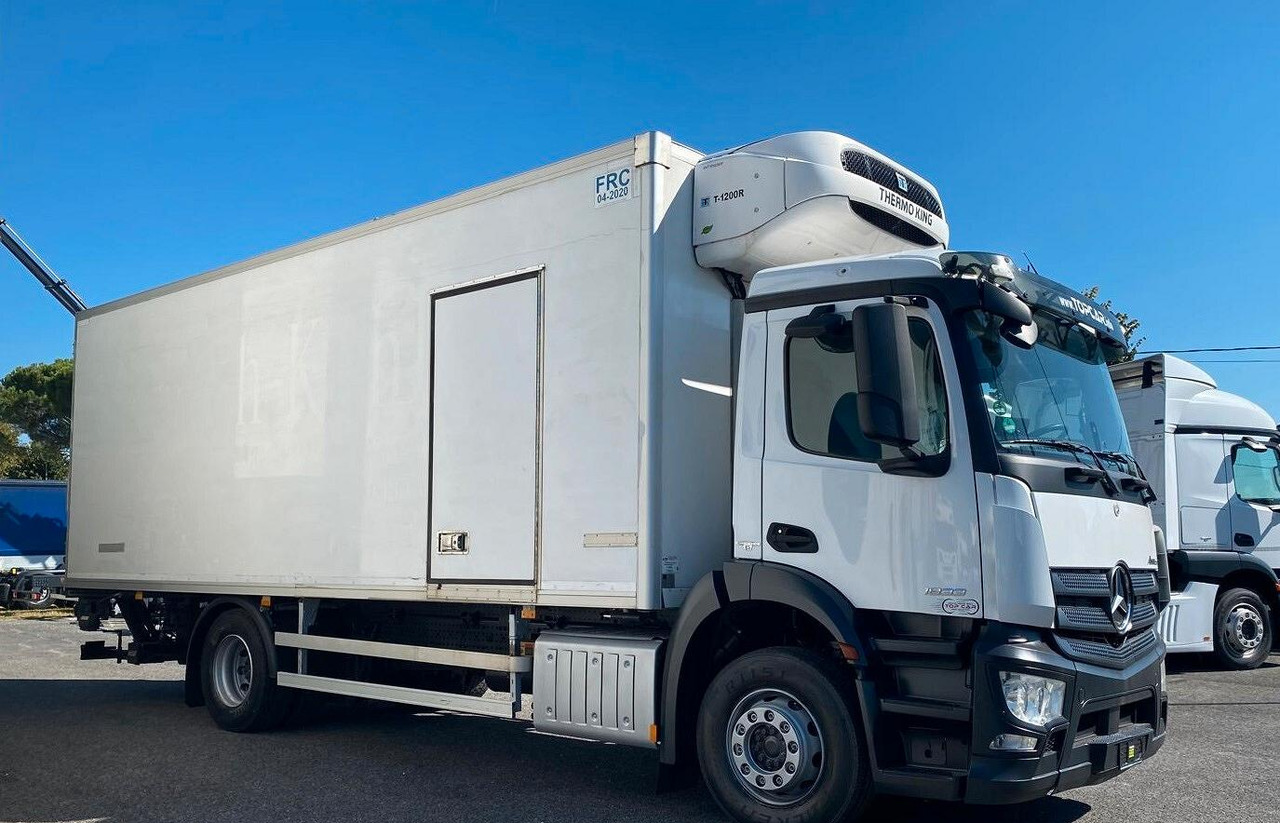 MERCEDES ANTOS 18.33 CASSONE ISOTERMICO E SPONDA - Camión frigorífico: foto 4 MERCEDES ANTOS 18.33 CASSONE ISOTERMICO E SPONDA - Camión frigorífico: foto 4