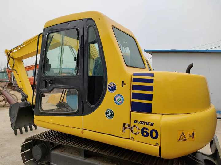 Cheap Used Komatsu PC60-7 Crawler Excavator with High Efficiency Used Heavy Machinery Komatsu P60-7 Digger Cheap for Sale - Excavadora de cadenas: foto 2 Cheap Used Komatsu PC60-7 Crawler Excavator with High Efficiency Used Heavy Machinery Komatsu P60-7 Digger Cheap for Sale - Excavadora de cadenas: foto 2