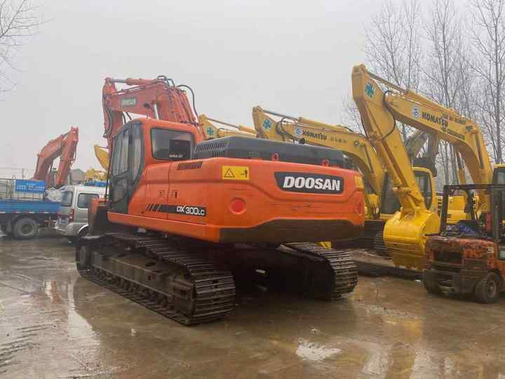 High Quality Doosan Big Size Excavator , Doosan 30ton Dx300lc Digging Machine , Doosan Excavator for Sale - Excavadora de cadenas: foto 4 High Quality Doosan Big Size Excavator , Doosan 30ton Dx300lc Digging Machine , Doosan Excavator for Sale - Excavadora de cadenas: foto 4
