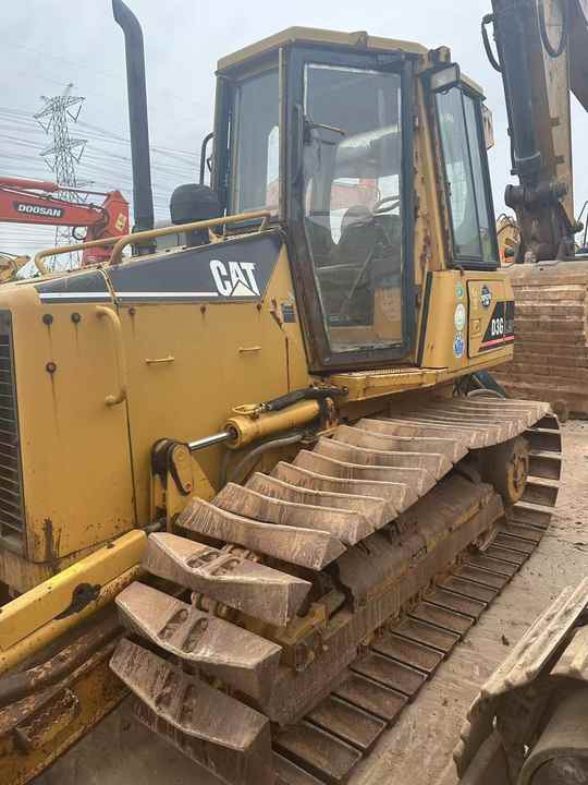 Used Caterpillar CAT D3G Land Road Motor Bulldozer CAT Used Grader Cheap Price for Sale - Bulldozer: foto 3 Used Caterpillar CAT D3G Land Road Motor Bulldozer CAT Used Grader Cheap Price for Sale - Bulldozer: foto 3