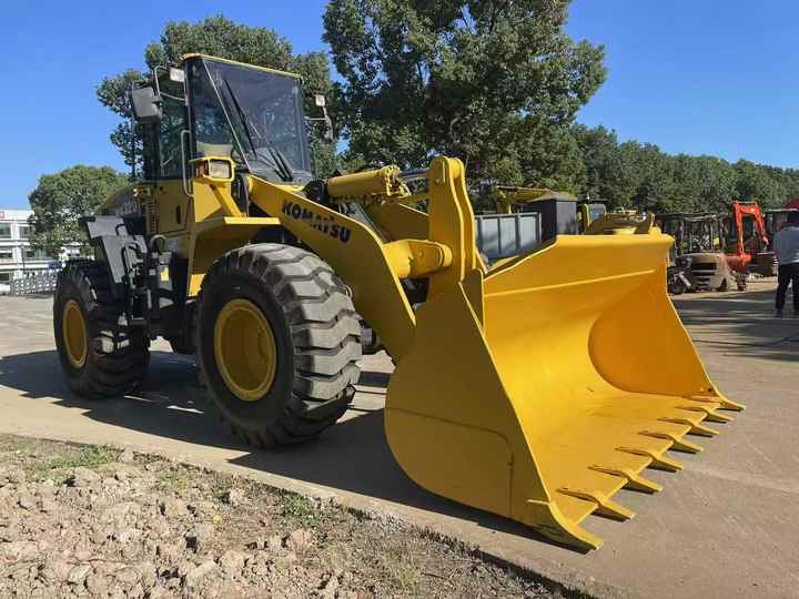 Used Komatsu WA320-5 Wheel Loader for Sale | Reliable Secondhand Construction Equipment with Export Support - Cargadora de ruedas: foto 5 Used Komatsu WA320-5 Wheel Loader for Sale | Reliable Secondhand Construction Equipment with Export Support - Cargadora de ruedas: foto 5