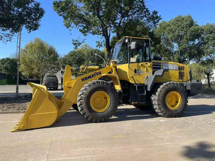 Used Komatsu WA320-5 Wheel Loader for Sale | Reliable Secondhand Construction Equipment with Export Support - Cargadora de ruedas: foto 4 Used Komatsu WA320-5 Wheel Loader for Sale | Reliable Secondhand Construction Equipment with Export Support - Cargadora de ruedas: foto 4