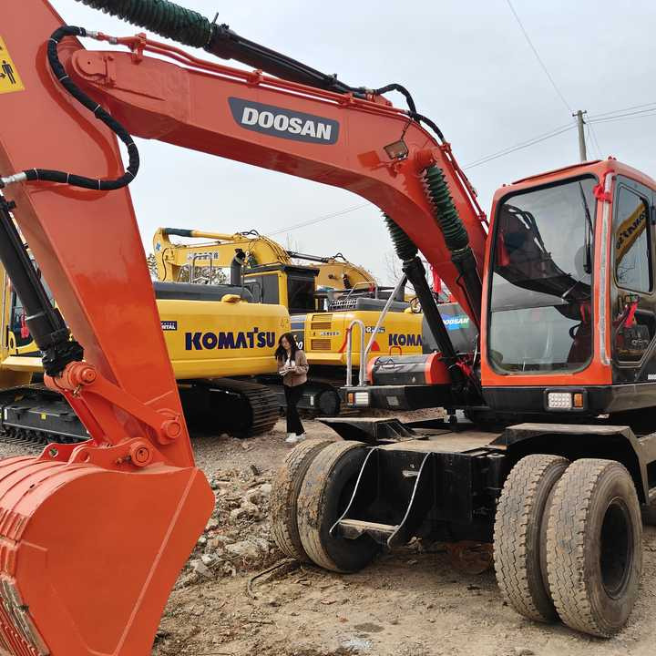 Used Original Doosan Dx150w-9 Wheel Excavator for Sale - Excavadora de ruedas: foto 4 Used Original Doosan Dx150w-9 Wheel Excavator for Sale - Excavadora de ruedas: foto 4