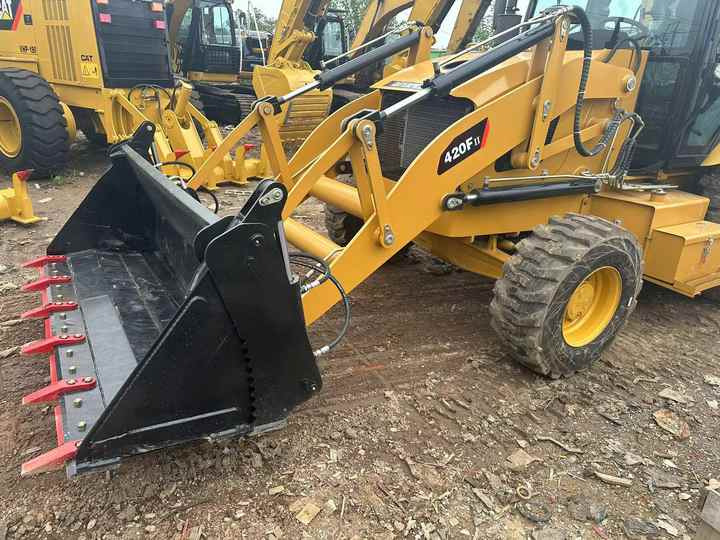 Used Wheel Loader CAT420F Caterpillar 420F Mini Construction Machinery Mini Wheel Skid Steer Loader in Stock - Retroexcavadora: foto 4 Used Wheel Loader CAT420F Caterpillar 420F Mini Construction Machinery Mini Wheel Skid Steer Loader in Stock - Retroexcavadora: foto 4