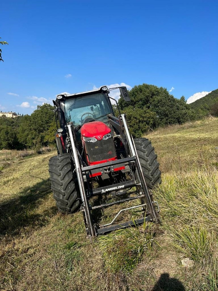 Massey Ferguson 5710 - Tractor: foto 5 Massey Ferguson 5710 - Tractor: foto 5
