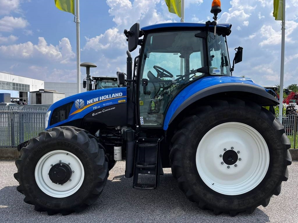 New Holland T 5.115 - Tractor: foto 2 New Holland T 5.115 - Tractor: foto 2