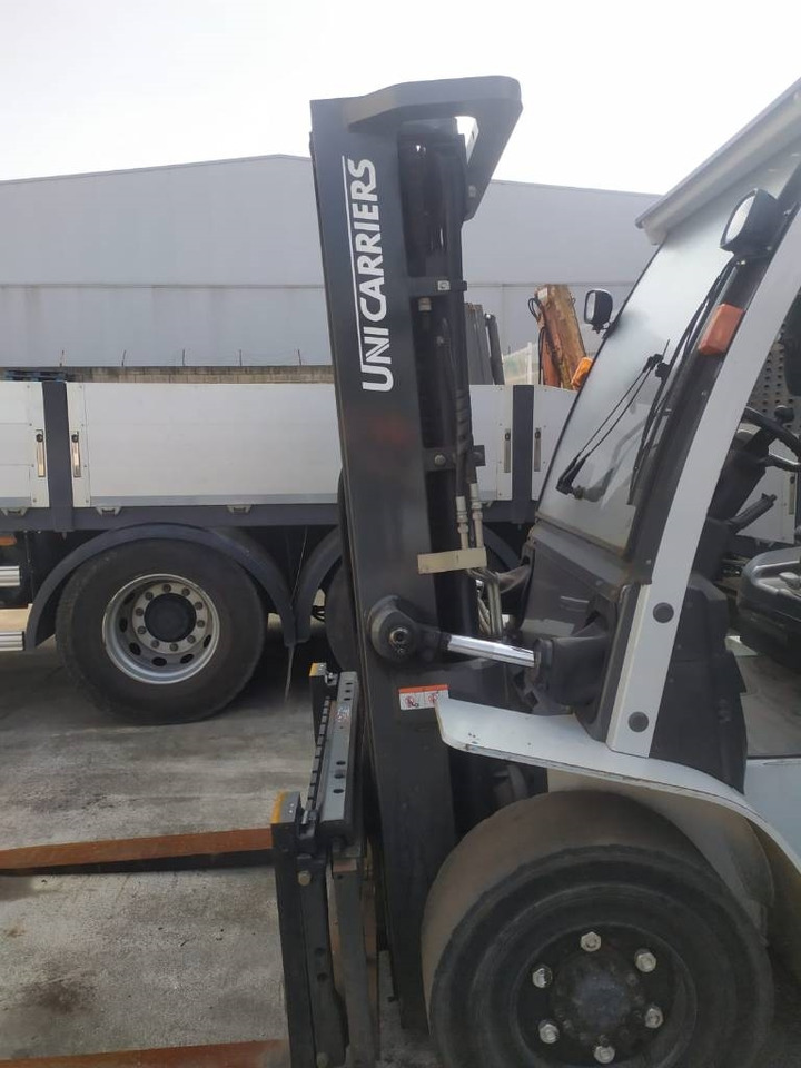UniCarriers D1F4A40Q - Carretilla de carga lateral: foto 4 UniCarriers D1F4A40Q - Carretilla de carga lateral: foto 4