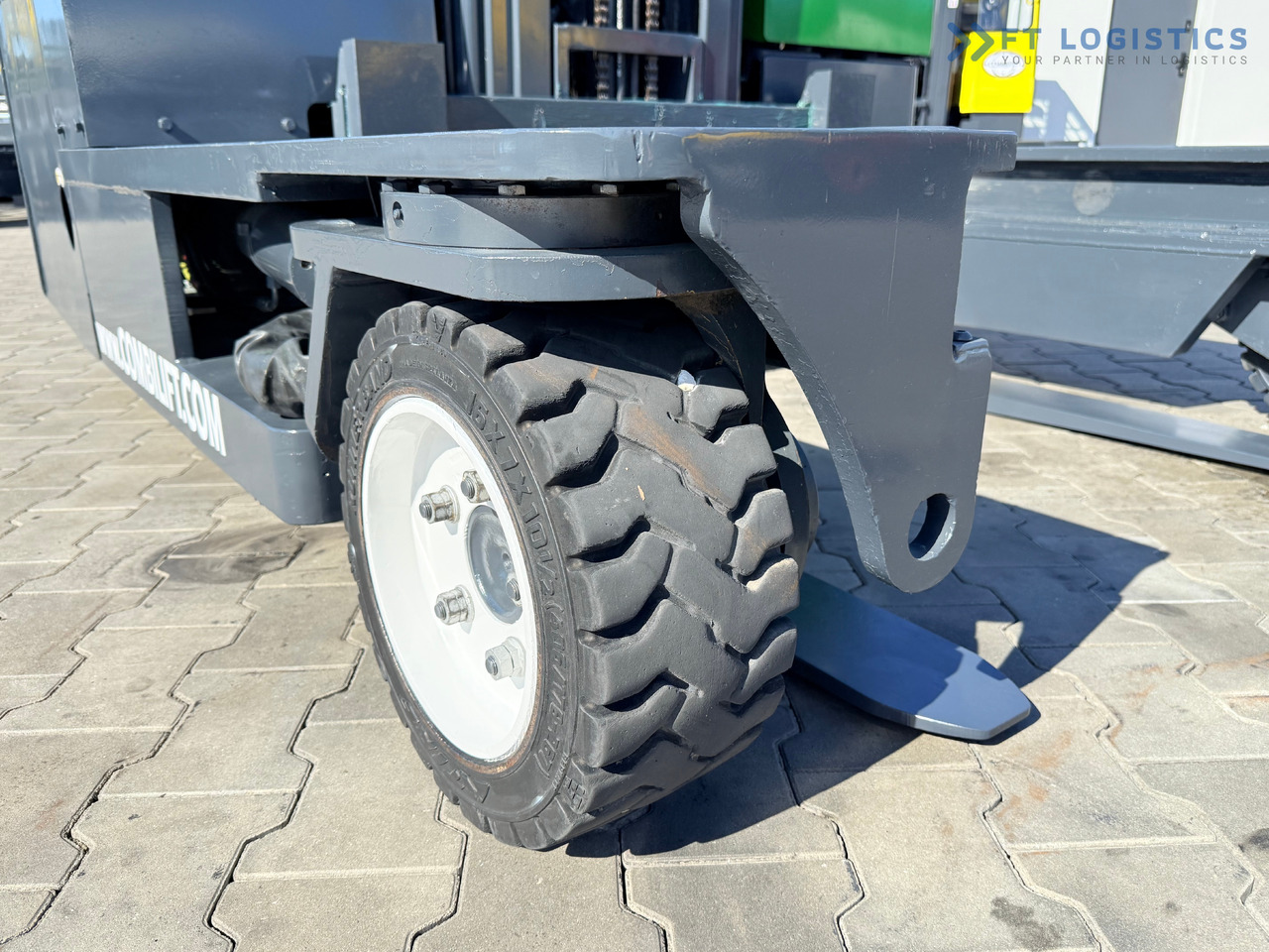 COMBILIFT C3000 / DUPLEX - 4100MM / DIESEL / FREE LIFT / CABIN / LIKE NEW - Carretilla de 4 vías: foto 2 COMBILIFT C3000 / DUPLEX - 4100MM / DIESEL / FREE LIFT / CABIN / LIKE NEW - Carretilla de 4 vías: foto 2