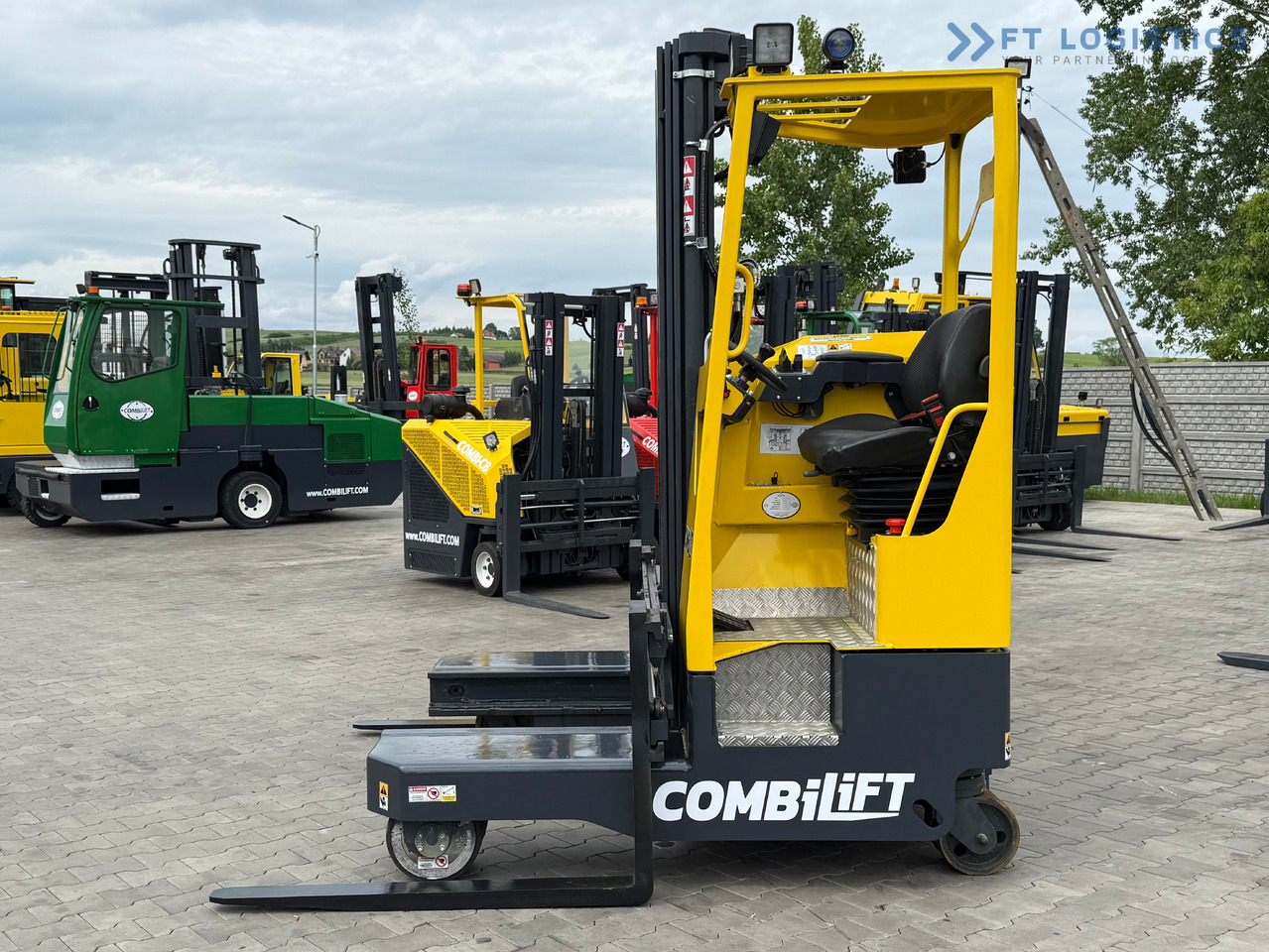 COMBILIFT MR / ELECTRIC / TRIPLEX – 6000MM / FULL FREE LIFT / WIDE POSITIONER / FORK SIDESHIFT / ONLY 1400 HOURS / LIKE NEW - Carretilla de 4 vías: foto 2 COMBILIFT MR / ELECTRIC / TRIPLEX – 6000MM / FULL FREE LIFT / WIDE POSITIONER / FORK SIDESHIFT / ONLY 1400 HOURS / LIKE NEW - Carretilla de 4 vías: foto 2