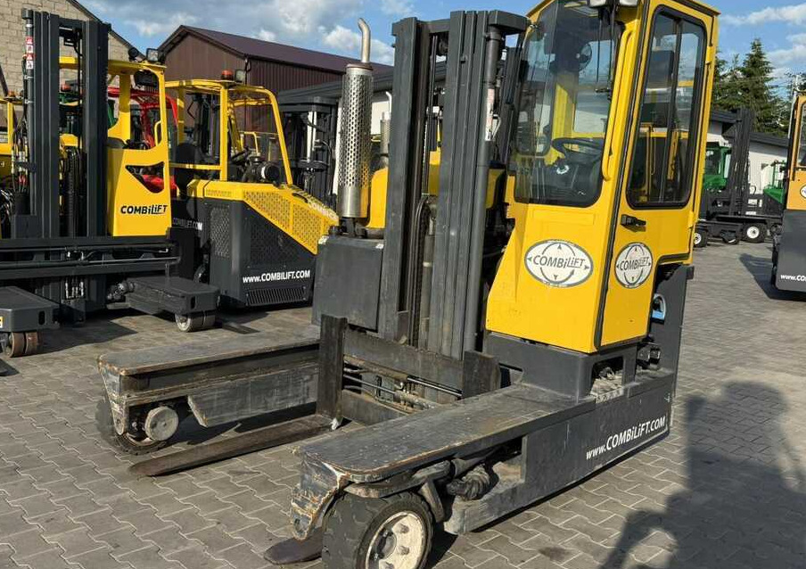 Combilift C3000 / ONLY 1510 HOURS / GAS / TRIPLEX 4900 / LIKE NEW - Carretilla de 4 vías: foto 1 Combilift C3000 / ONLY 1510 HOURS / GAS / TRIPLEX 4900 / LIKE NEW - Carretilla de 4 vías: foto 1