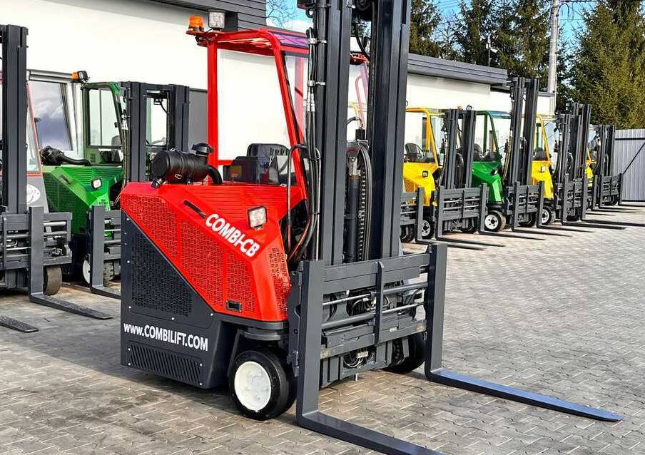 Combilift C3000CB / LPG / TRIPLEX / 5500MM / FREE LIFT / SIDE SHIFT + FORK POSITIONER / LIKE NEW - Carretilla de 4 vías: foto 4 Combilift C3000CB / LPG / TRIPLEX / 5500MM / FREE LIFT / SIDE SHIFT + FORK POSITIONER / LIKE NEW - Carretilla de 4 vías: foto 4