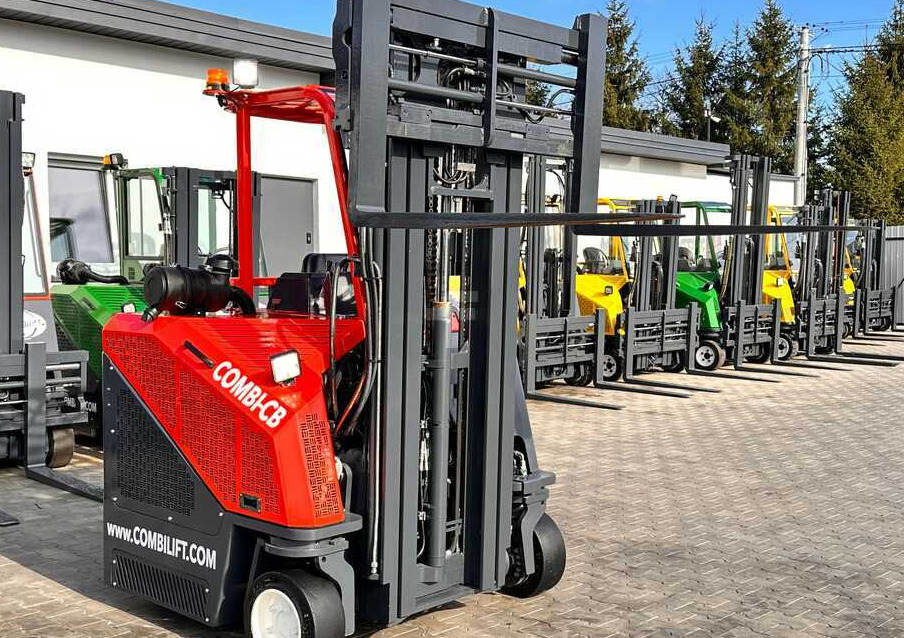 Combilift C3000CB / LPG / TRIPLEX / 5500MM / FREE LIFT / SIDE SHIFT + FORK POSITIONER / LIKE NEW - Carretilla de 4 vías: foto 3 Combilift C3000CB / LPG / TRIPLEX / 5500MM / FREE LIFT / SIDE SHIFT + FORK POSITIONER / LIKE NEW - Carretilla de 4 vías: foto 3