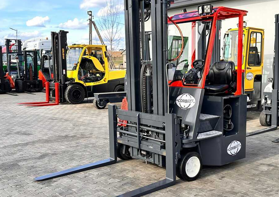 Combilift C3000CB / LPG / TRIPLEX / 5500MM / FREE LIFT / SIDE SHIFT + FORK POSITIONER / LIKE NEW - Carretilla de 4 vías: foto 1 Combilift C3000CB / LPG / TRIPLEX / 5500MM / FREE LIFT / SIDE SHIFT + FORK POSITIONER / LIKE NEW - Carretilla de 4 vías: foto 1