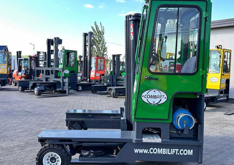Combilift C4000 / TRIPLEX / 4900MM / GAS / FREE LIFT / FORK SIDE SHIFT / LIKE NEW - Carretilla de 4 vías: foto 2 Combilift C4000 / TRIPLEX / 4900MM / GAS / FREE LIFT / FORK SIDE SHIFT / LIKE NEW - Carretilla de 4 vías: foto 2