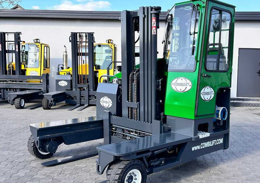 Combilift C4000 / TRIPLEX / 4900MM / GAS / FREE LIFT / FORK SIDE SHIFT / LIKE NEW - Carretilla de 4 vías: foto 3 Combilift C4000 / TRIPLEX / 4900MM / GAS / FREE LIFT / FORK SIDE SHIFT / LIKE NEW - Carretilla de 4 vías: foto 3