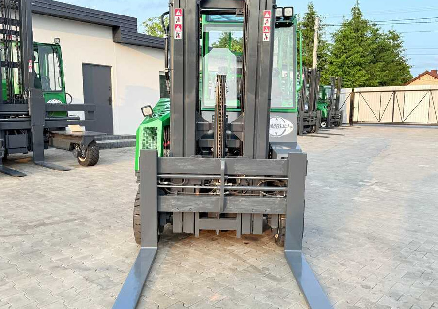 Combilift C4000CB / TRIPLEX - 5200MM / LPG / FREE LIFT / FORK POSITIONER / FORK SIDESHIFT / HEIGHT 2450MM / LIKE NEW - Carretilla de 4 vías: foto 3 Combilift C4000CB / TRIPLEX - 5200MM / LPG / FREE LIFT / FORK POSITIONER / FORK SIDESHIFT / HEIGHT 2450MM / LIKE NEW - Carretilla de 4 vías: foto 3