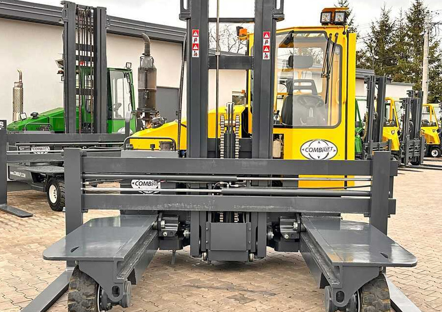 Combilift C4500 / DUPLEX / 4050MM / DIESEL / WIDE POSITIONER / FREE LIFT / SIDESHIFT / LIKE NEW - Carretilla de 4 vías: foto 4 Combilift C4500 / DUPLEX / 4050MM / DIESEL / WIDE POSITIONER / FREE LIFT / SIDESHIFT / LIKE NEW - Carretilla de 4 vías: foto 4