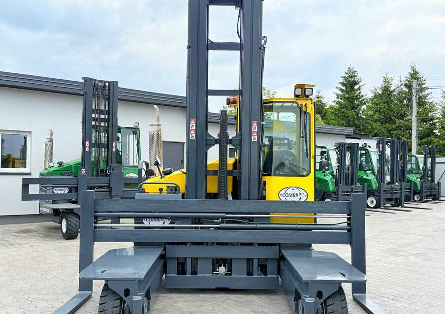 Combilift C5000 / TRIPLEX 7500MM / WIDE FORK POSITIONER / FREE LIFT / NEW TYRES / HEATED CABIN - Carretilla de 4 vías: foto 3 Combilift C5000 / TRIPLEX 7500MM / WIDE FORK POSITIONER / FREE LIFT / NEW TYRES / HEATED CABIN - Carretilla de 4 vías: foto 3