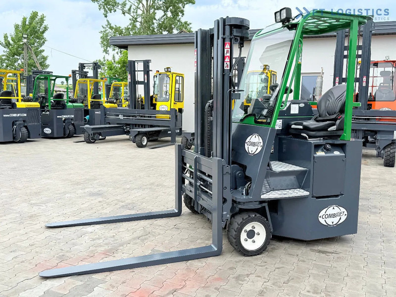 Combilift CB3000 / DIESEL / TRIPLEX 4900MM / FULL FREE LIFT / SIDE SHIFT / FORK POSITIONER / 1500MM FORKS / LIKE NEW CB3000 / DIESEL / TRI - Carretilla de 4 vías: foto 2 Combilift CB3000 / DIESEL / TRIPLEX 4900MM / FULL FREE LIFT / SIDE SHIFT / FORK POSITIONER / 1500MM FORKS / LIKE NEW CB3000 / DIESEL / TRI - Carretilla de 4 vías: foto 2