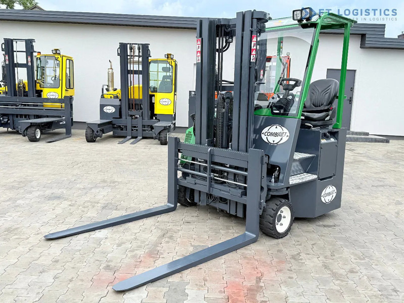 Combilift CB3000 / DIESEL / TRIPLEX 4900MM / FULL FREE LIFT / SIDE SHIFT / FORK POSITIONER / 1500MM FORKS / LIKE NEW CB3000 / DIESEL / TRI - Carretilla de 4 vías: foto 3 Combilift CB3000 / DIESEL / TRIPLEX 4900MM / FULL FREE LIFT / SIDE SHIFT / FORK POSITIONER / 1500MM FORKS / LIKE NEW CB3000 / DIESEL / TRI - Carretilla de 4 vías: foto 3