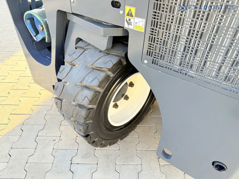 Carretilla de 4 vías Combilift CB4000 / GAS / TRIPLEX 5200MM / FREE LIFT / FORK POSITIONER / SIDE SHIFT / EXCELLENT CONDITION / Wide range of four-way and side: foto 7 Carretilla de 4 vías Combilift CB4000 / GAS / TRIPLEX 5200MM / FREE LIFT / FORK POSITIONER / SIDE SHIFT / EXCELLENT CONDITION / Wide range of four-way and side: foto 7