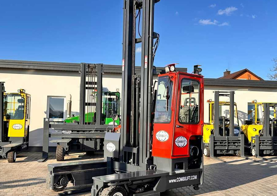 Combilift COMBILIFT C4000 – TRIPLEX 9300 mm – Year 2017 – GAS – FREE LIFT – FORK SIDE SHIFT – CONDITION 5/5 - Carretilla de 4 vías: foto 1 Combilift COMBILIFT C4000 – TRIPLEX 9300 mm – Year 2017 – GAS – FREE LIFT – FORK SIDE SHIFT – CONDITION 5/5 - Carretilla de 4 vías: foto 1