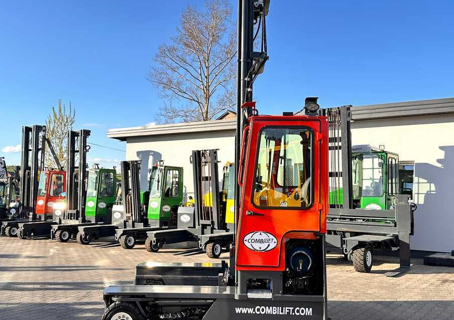 Combilift COMBILIFT C4000 – TRIPLEX 9300 mm – Year 2017 – GAS – FREE LIFT – FORK SIDE SHIFT – CONDITION 5/5 - Carretilla de 4 vías: foto 3 Combilift COMBILIFT C4000 – TRIPLEX 9300 mm – Year 2017 – GAS – FREE LIFT – FORK SIDE SHIFT – CONDITION 5/5 - Carretilla de 4 vías: foto 3