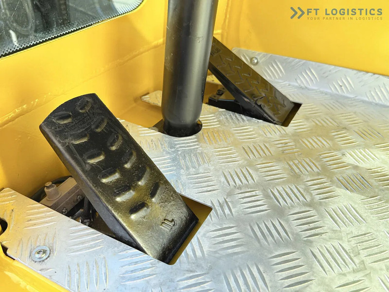 Carretilla de 4 vías Combilift Combilift C5000 / DIESEL / TRIPLEX 6000MM / FREE LIFT / FORK POSITIONER / BUILT-IN SCALE / HEATING / FULL CABIN / PERFECT CONDIT: foto 15 Carretilla de 4 vías Combilift Combilift C5000 / DIESEL / TRIPLEX 6000MM / FREE LIFT / FORK POSITIONER / BUILT-IN SCALE / HEATING / FULL CABIN / PERFECT CONDIT: foto 15