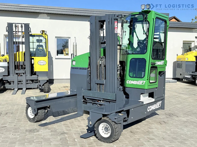 Combilift Combilift FOUR-WAY MULTIDIRECTIONAL FORKLIFT C4500 / DIESEL / TRIPLEX 4900MM / ONLY 4854 HOURS / FORK POSITIONER / FULL CABIN – - Carretilla de 4 vías: foto 4 Combilift Combilift FOUR-WAY MULTIDIRECTIONAL FORKLIFT C4500 / DIESEL / TRIPLEX 4900MM / ONLY 4854 HOURS / FORK POSITIONER / FULL CABIN – - Carretilla de 4 vías: foto 4