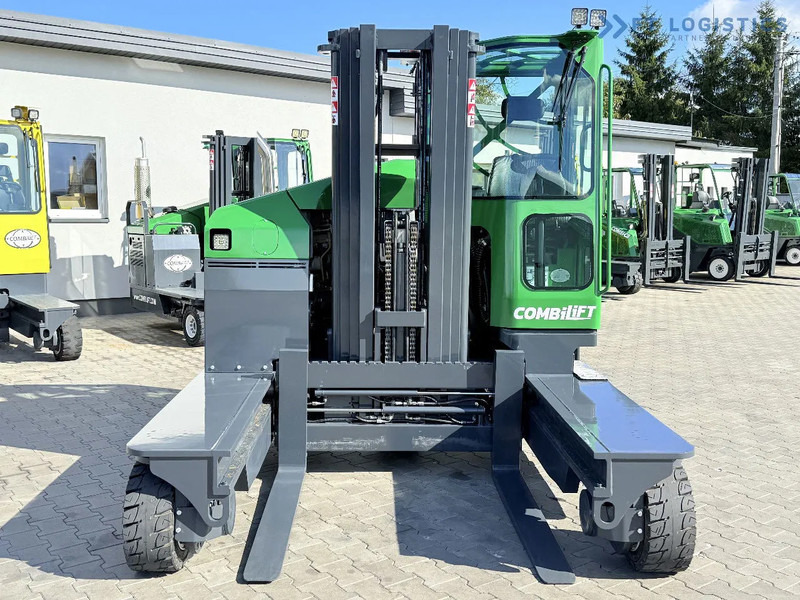 Combilift FOUR-WAY / MULTI-DIRECTIONAL FORKLIFT C4500 / DIESEL / TRIPLEX 4900MM / ONLY 4160 WORKING HOURS / FORK POSITIONER / FULL CABIN W - Carretilla de 4 vías: foto 4 Combilift FOUR-WAY / MULTI-DIRECTIONAL FORKLIFT C4500 / DIESEL / TRIPLEX 4900MM / ONLY 4160 WORKING HOURS / FORK POSITIONER / FULL CABIN W - Carretilla de 4 vías: foto 4