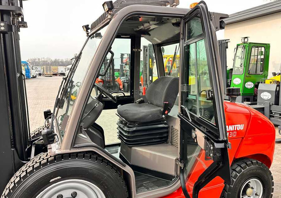 Carretilla todo terreno Manitou MSI30 / DIESEL / DUPLEX / 3400MM / CABIN / FORK POSITIONER / SIDE SHIFT / LIKE NEW: foto 9