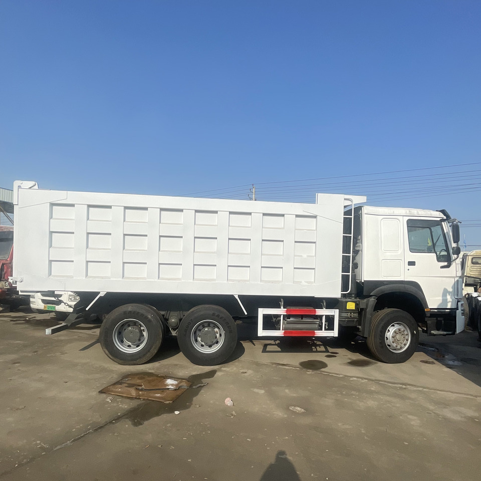 HOWO 6*4 DUMP TRUCK - Camión volquete: foto 2 HOWO 6*4 DUMP TRUCK - Camión volquete: foto 2