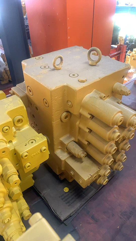 HYUNDAI R210-7 - Válvula hidráulica para Excavadora: foto 4 HYUNDAI R210-7 - Válvula hidráulica para Excavadora: foto 4