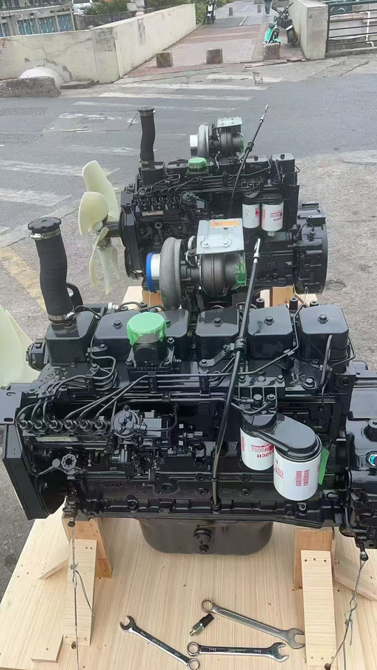 KOMATSU 6D102E - Motor para Excavadora: foto 1 KOMATSU 6D102E - Motor para Excavadora: foto 1