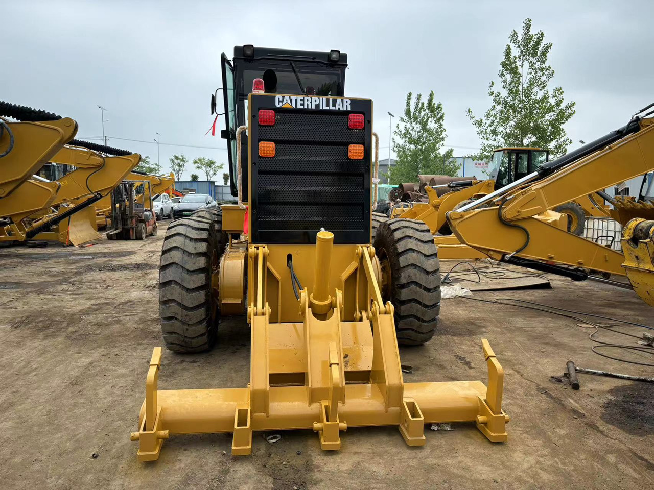 CATERPILLAR used second-hand grader CAT140K - Maquinaria de construcción: foto 4 CATERPILLAR used second-hand grader CAT140K - Maquinaria de construcción: foto 4