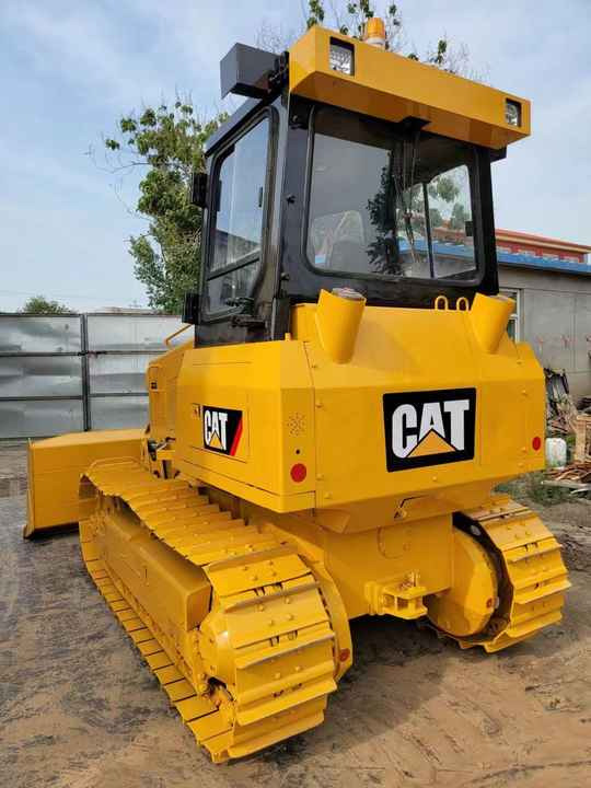 Used Caterpillar Bulldozer Used CatD5K Bulldozer Very Good Condition for Sale - Bulldozer: foto 2 Used Caterpillar Bulldozer Used CatD5K Bulldozer Very Good Condition for Sale - Bulldozer: foto 2