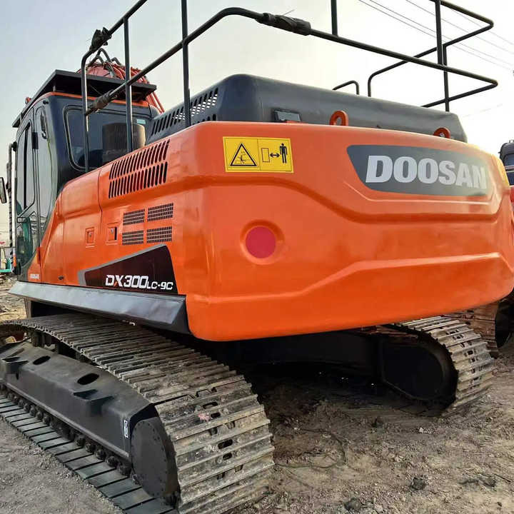 Used Excavator Doosan DX300 Excavators Mini Equipment Earth Moving Machinery Doosan Digger Excavator for Sale - Excavadora de cadenas: foto 3 Used Excavator Doosan DX300 Excavators Mini Equipment Earth Moving Machinery Doosan Digger Excavator for Sale - Excavadora de cadenas: foto 3