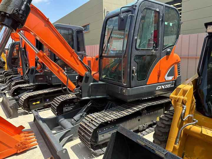 Used Excavator Doosan DX55 Excavators Mini Equipment Earth Moving Machinery Doosan Digger Excavator for Sale - Excavadora de cadenas: foto 2 Used Excavator Doosan DX55 Excavators Mini Equipment Earth Moving Machinery Doosan Digger Excavator for Sale - Excavadora de cadenas: foto 2