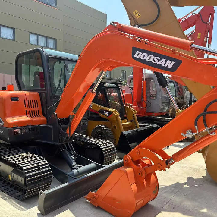 Used Excavator Doosan DX55 Excavators Mini Equipment Earth Moving Machinery Doosan Digger Excavator for Sale - Excavadora de cadenas: foto 1 Used Excavator Doosan DX55 Excavators Mini Equipment Earth Moving Machinery Doosan Digger Excavator for Sale - Excavadora de cadenas: foto 1