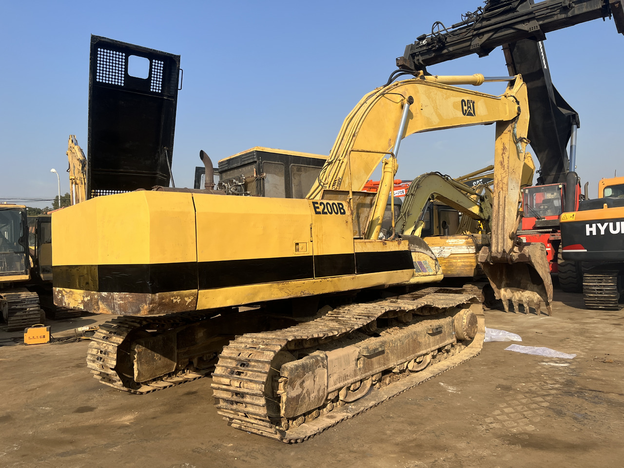 Excavadora de cadenas CATERPILLAR E200: foto 6