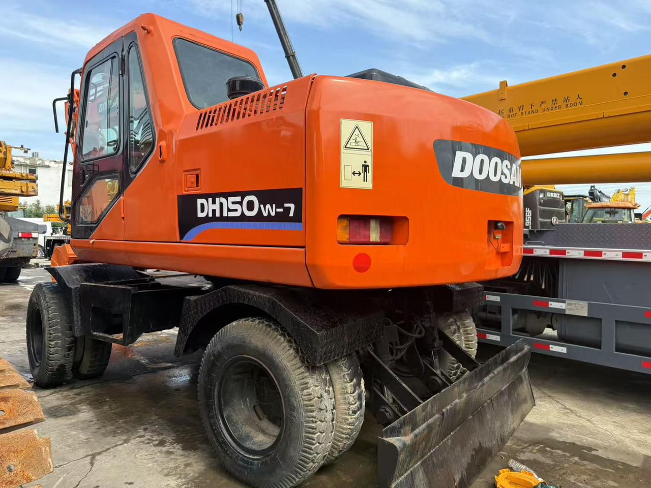 DOOSAN DH150W-7 - Excavadora de ruedas: foto 3 DOOSAN DH150W-7 - Excavadora de ruedas: foto 3
