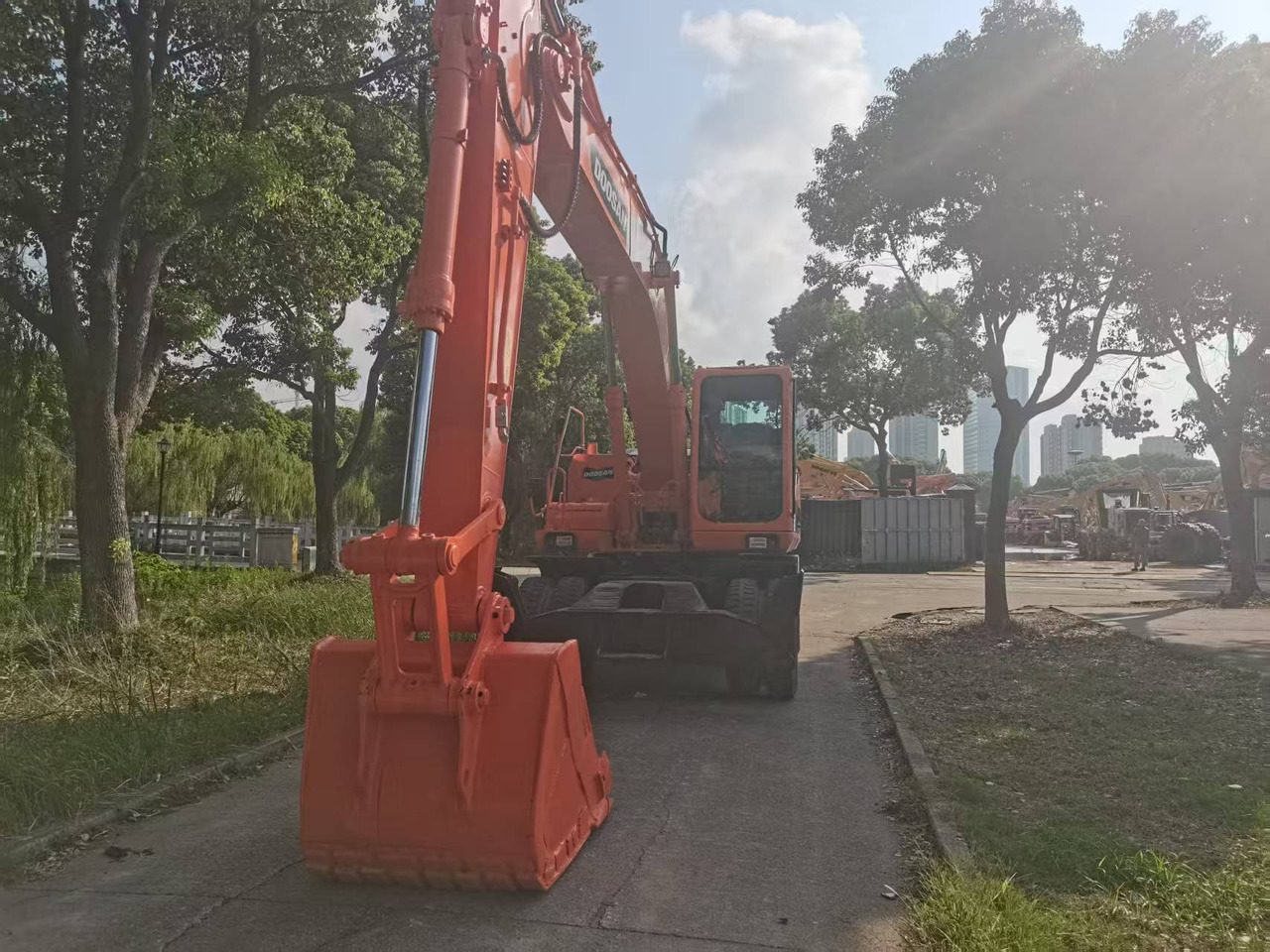 DOOSAN DH210W-9C - Excavadora de ruedas: foto 1 DOOSAN DH210W-9C - Excavadora de ruedas: foto 1
