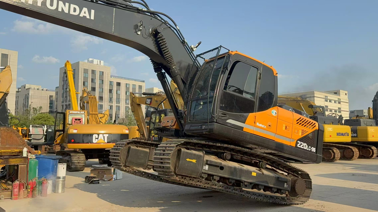 HYUNDAI R220LC-9S - Excavadora de cadenas: foto 3 HYUNDAI R220LC-9S - Excavadora de cadenas: foto 3